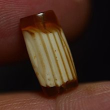 河谷千年纏絲瑪瑙，4000-4500年，大孔薄皮，天然多彩紋377 歷史價格詳細信息