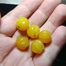 老瑪瑙珠子，遼金老瑪瑙管，色澤橘紅，包漿厚重，風化細膩，皮殼特別好，孔道水亮，尺寸32×左 歷史價格詳細信息