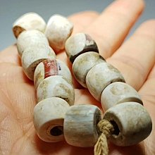 雞骨白瑪瑙手串，顏色漂亮，，小巧精致，油潤細膩，沁色入骨暈散 歷史價格詳細信息