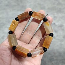 1】舊藏一顆瓷珠，全品相，器型端正，造古樸，美觀精致！細節如圖！！本店還經營瑪瑙，天珠水晶 歷史價格詳細信息