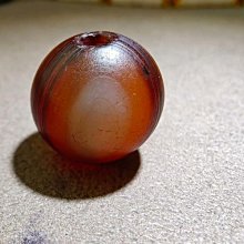 天然瑪瑙帶朱砂珠，料底透，朱砂顏色好，已經打好孔，尺寸42.5乘13，天然珠子一物一圖，特 歷史價格詳細信息