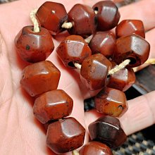 宋時期蟬形玉勒子 雙色沁 2.7*1.6*2cm 【價格私62668 歷史價格詳細信息