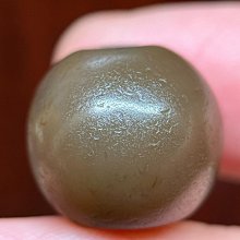 老珠子兩顆，一顆瑪瑙代灰皮，一顆琉璃代彩，都比較有特色，品相 歷史價格詳細信息