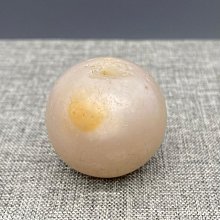 老瑪瑙大尺寸珠手串，每顆多至2000年保老保真，隔珠也是高古的。大珠約2.2厘米，最小約1.95厘米左右。共十顆收齊一串實屬不易，難得一見的 歷史價格詳細信息