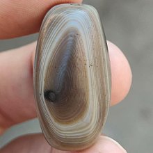 磨砂纏絲瑪瑙大栆珠子，顆顆精品，帶圖案，高：2..8CM，直徑：2CM，單顆，一顆不免運， 歷史價格詳細信息