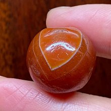 藏傳紅瑪瑙牛角天珠。珠子老氣感十足 包漿醇厚 風化細膩 風化20389 歷史價格詳細信息