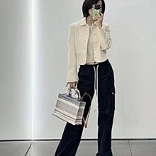 Celin*羽絨服 新色卡其綠️溫暖你整個冬天 天冷了 要註意保暖 冬日時髦造型都為您搭配好了這價格完全是撿漏 白菜價！！錯過大腿拍爛都沒用！ 歷史價格詳細信息