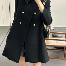 Celin*長款羊毛大衣 經典版型 精裁正面飾片和墊肩 平駁領 單排扣和2個翻蓋口袋設計 內側口袋 背面中央開衩細節 上身顯高顯瘦 立體有質感 sml 歷史價格詳細信息