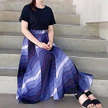 全新（最後一件）真品 KENZO 法國製，深綠頂級細緻燈芯絨裙及膝裙，前後有古銅色釦子(直接穿也可自行再加吊帶當吊帶裙穿）尺寸歐碼40碼，無彈性無內裡。三宅夏姿 歷史價格詳細信息