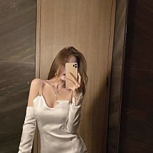[ ohya梨花 ] =韓國帶回=最新名媛設計感穿搭高級感輕奢奶茶色露肩斜肩修身造型連身裙小洋裝 歷史價格詳細信息