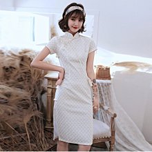 優雅法式連身裙這件是小眾品牌的他家做工用料一直都很好衣服也很有設計感這件的顏色我覺得超美很 歷史價格詳細信息