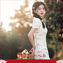 複合蕾絲中長款旗袍2024春夏款新中式國風小清新年輕少女文藝復古優雅氣質改良修身顯瘦連身裙洋裝-迷君(淺綠色)-水水女人國 歷史價格詳細信息