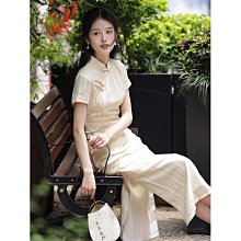 文革雙色扁柿壺，四字「鑰匙中」款 文革雙色扁柿壺蓋有嗑傷介意勿下標 歷史價格詳細信息