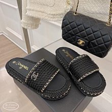 全新 Chanel 香奈兒 24B 黑白 灰白 雙面配色 毛絨絨QQ針織厚款圍巾 披肩（AAA329） 歷史價格詳細信息