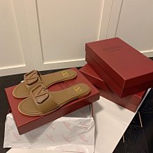 【熱賣精選】2023VT 金扣 新款豆腐包 CLOCK 牛皮單肩包 斜背包21.16.7cm明星大牌同款 歷史價格詳細信息