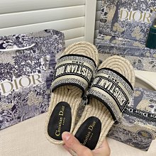 熱銷新款 D 奧 CD字母珍珠 胸針 別針 明星大牌同款服裝包包 歷史價格詳細信息