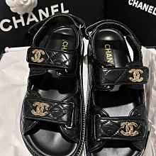 香家25c銀白亞克力星星胸針 胖呼呼的大星星 太可愛了 高級透明樹脂 裏面用銀亮片點綴 燈光下熠熠閃耀✨細膩而璀璨的美 可以搭配衣服帽子顏值好高 歷史價格詳細信息