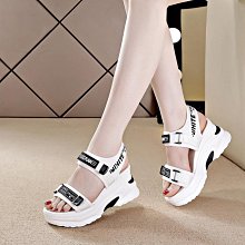 真皮涼鞋女坡跟夏季2023年新款中跟軟底中年時尚媽媽涼鞋防滑大尺碼 歷史價格詳細信息