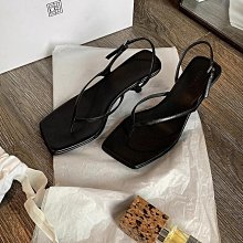 現貨直出 葡萄媽同款~法式新款山茶花花朵夾趾纏帶平底圓頭度假風羅馬涼鞋 歷史價格詳細信息