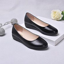 媽媽鞋子春秋款軟底舒適中老年運動鞋輕便老年健步鞋防滑老人鞋女 歷史價格詳細信息