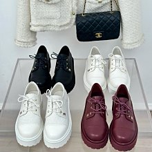 CHANEL 的小皮件也是可可愛愛的，嫩嫩的皮革摸起來觸感滿分，有短夾也有卡包，歡迎圈圈圈詢問 歷史價格詳細信息