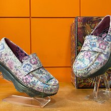 【阿典鞋店】** Macanna** 麥坎納專櫃~萊因河系列 ~米羅抽象畫~左右腳不對稱全新牛皮氣墊鞋096260 歷史價格詳細信息