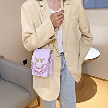 韓國歐妮最愛???? ????????網美款 貴氣時尚鱷魚紋拼素面口蓋包愛心金屬造型側背包 1812 歷史價格詳細信息