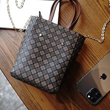 【熱賣精選】高級質感復古包包2022秋冬新款女包流行爆款斜挎包單肩腋下小方包 歷史價格詳細信息