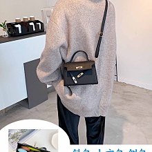 肩背包 側背包 側背包 單肩包 女生包包/精品 斜挎包 斜背包水桶包包女包新款流行韓版單肩寬肩帶百搭時尚斜挎網紅小黑包 歷史價格詳細信息