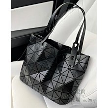 三宅一生 Issey Miyake BAOBAO 7月新款 6x6格拼色 手提包 肩背包 購物袋 淺粉拼色 歷史價格詳細信息