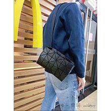 三宅一生 Issey Miyake BAOBAO Cartons 盒子包 斜挎包 肩背包 男/女同款 奶茶色 歷史價格詳細信息