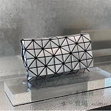三宅一生 BAOBAO FLAP  SHOULDER 系列 翻蓋水晶包 肩背包 斜挎包 小號/大號 霧面白色 歷史價格詳細信息