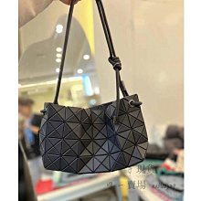 三宅一生 Issey Miyake BAOBAO LOOP系列 豆腐包 單肩包 斜挎包 肩帶可調節 亮面白色 歷史價格詳細信息