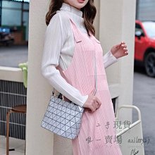 ISSEY MIYAKE 三宅一生 BAOBAO MINI CUBE立方體鑰匙吊飾-深灰 歷史價格詳細信息