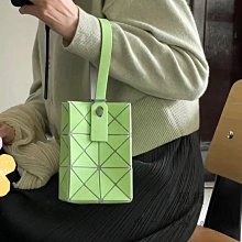 三宅一生 Issey Miyake BAOBAO 小福袋 抽繩 水桶包 肩背包 斜挎包 銀色 免運 歷史價格詳細信息