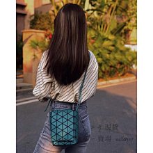 三宅一生 BAOBAO FLAP  SHOULDER 系列 翻蓋水晶包 肩背包 斜挎包 小號/大號 霧面白色 歷史價格詳細信息