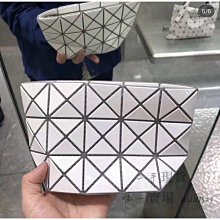 三宅一生 Issey Miyake BAOBAO 經典款 3x5格 斜挎包 單肩包 霧面灰色 男女同款 免運 歷史價格詳細信息