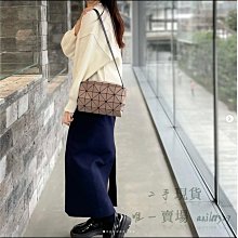 三宅一生 Issey Miyake BAOBAO 經典款 3x5格 斜挎包 單肩包 霧面灰色 男女同款 免運 歷史價格詳細信息