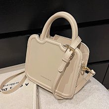 女生包包 2023韓系新款手機包 簡約女包 單肩斜挎包 休閒珍珠小方包 撞色小包 斜背包 肩背包 歷史價格詳細信息