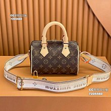 ????2024早春新品BookTote肩帶款中號M1324  當下最受歡迎的包包之壹 歷史價格詳細信息