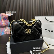 CHANEL 19 小羊皮翻蓋轉扣雙色鏈袋手提斜背包(酪梨綠) 歷史價格詳細信息