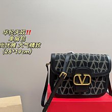 Leann代購~華倫天奴VALENTINO 2024秋冬新品金色字母刺繡時髦百搭優雅氣質風羊毛外套女 歷史價格詳細信息