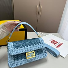FENDI 芬迪 24SS夏季新款圓領短袖T恤270克重磅高端純棉面料，手感質感都極完美修身裁剪設計干凈利落時尚又好看版型效果超贊 NO28030 歷史價格詳細信息