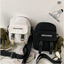 日系原宿風肩背包 工裝斜背包女 韓國ins側背包 復古學生帆布包 藝文學院風郵差包 拉鍊皮帶裝飾郵差包 歷史價格詳細信息