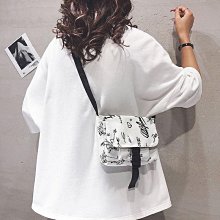 熱銷帆布斜背包 學生側背包 簡約休閒購物袋 大容量帆布托特包 補習袋 新款斜跨包 學生韓版休閒帆布斜背包 補-愛包 歷史價格詳細信息