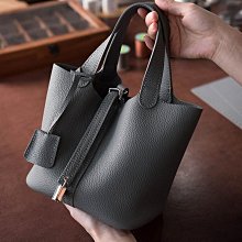 菜籃子水桶包真皮女包2023新款秋冬款女士季高級感單肩斜挎手提包-zero潮流屋 歷史價格詳細信息