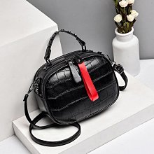 軟皮包包女新款圓筒枕頭包時尚百搭潮流字母寬肩帶單肩斜跨包--麥包包 歷史價格詳細信息