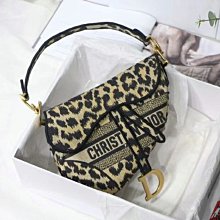迪奧  Dior  2024ss新款 短袖  圓領 針織衫 毛衣 ，專柜面料 透氣舒適度高，細節無可挑剔，品牌元素設計理念，手感細 NO15342 歷史價格詳細信息