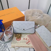 【斜掛包】2024新款時尚大氣中年女包媽媽包多層百搭斜背包單肩斜跨包婆婆包-惠誠小屋 歷史價格詳細信息