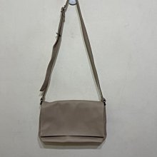 「 二手包 」 KIZZME 皮革斜背包（偏杏色）227 歷史價格詳細信息